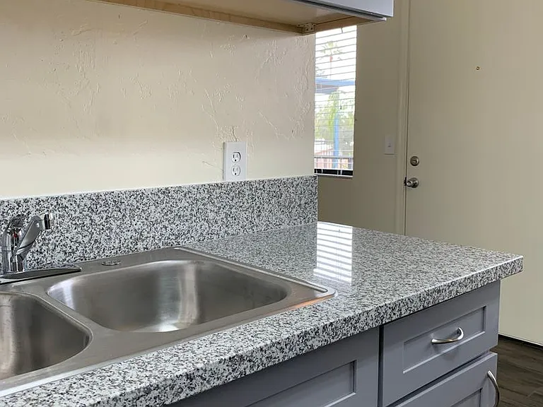 3700 N Fairview Ave — Photo 6