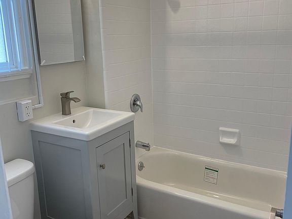 3rd image of 4610 N Lakewood Blvd