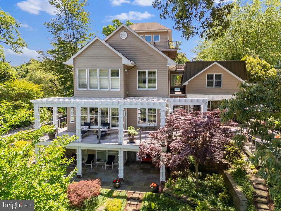 1st image of 411 Ridgely Ave