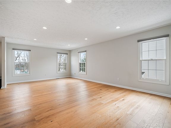 5th image of 7053 Highland Creek Dr