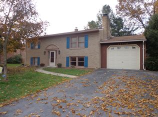 10722 Oak Forest Dr, Hagerstown, MD 21740