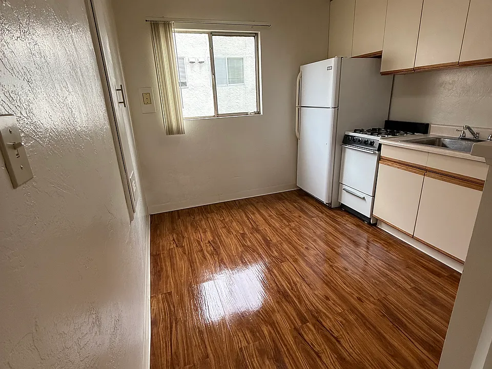 484 James Rd #4