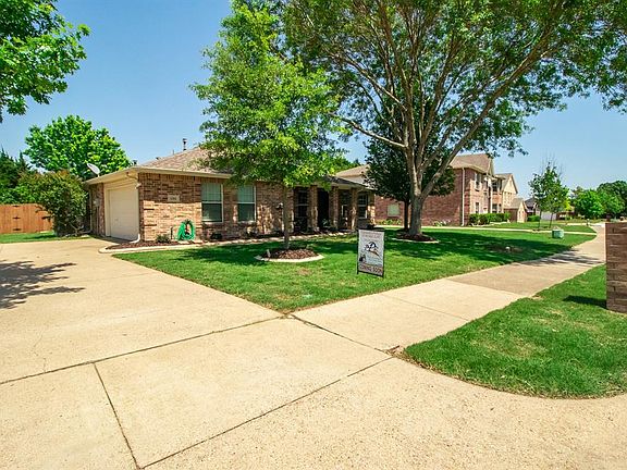 4th image of 1304 Lake Grove Ln