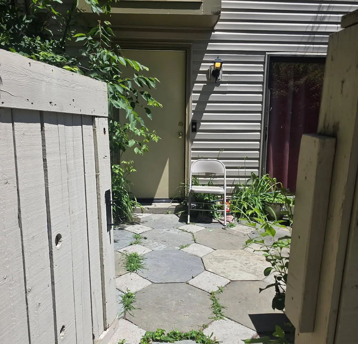 1 bed, 1083 sqft, $600 — Photo 1