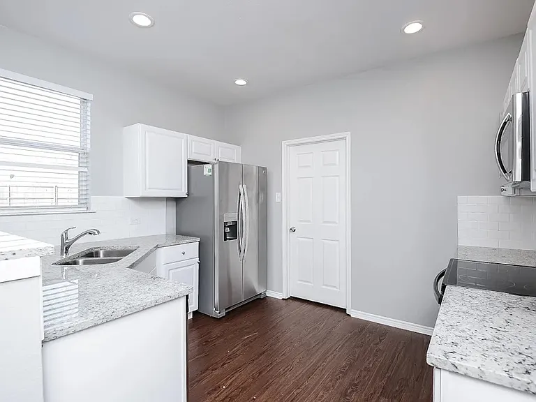 11944 Brown Fox Dr — Photo 3