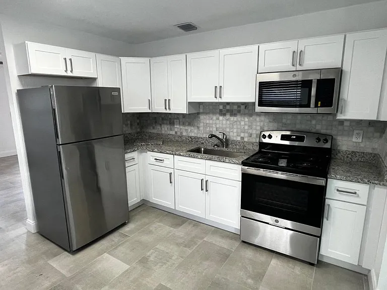 3914 Hernden Dr — Photo 8