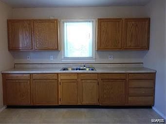 4th image of 2421 Bryan Ave
