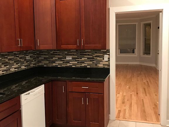 4th image of 3101 W Lyndale St #1