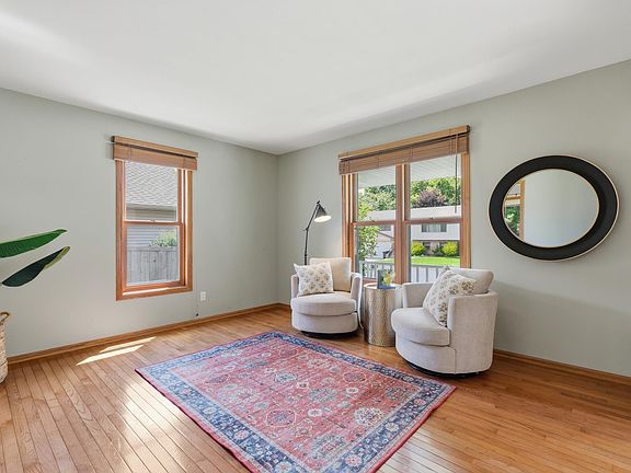 5th image of 909 Bristol Ct