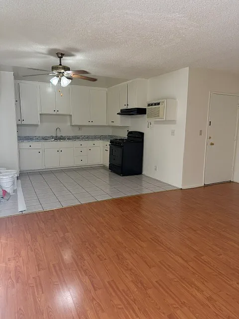 2 bed, 1200 sqft, $2,200 — Photo 2