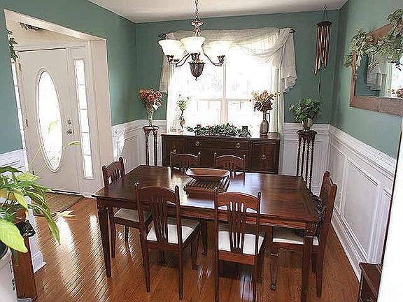 Formal Dining Room w/ Harwood Floor, Decor, Chair Rail