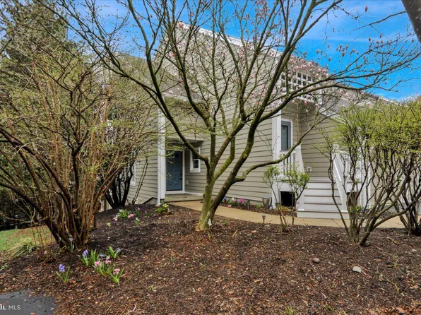 2028 Meadow Gln, Wyomissing, PA 19610