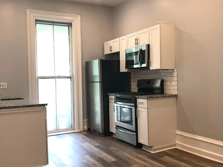 214 Green St #1 — Photo 10