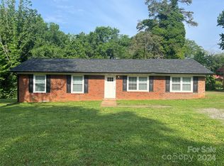 1102 King St, Statesville, NC 28625