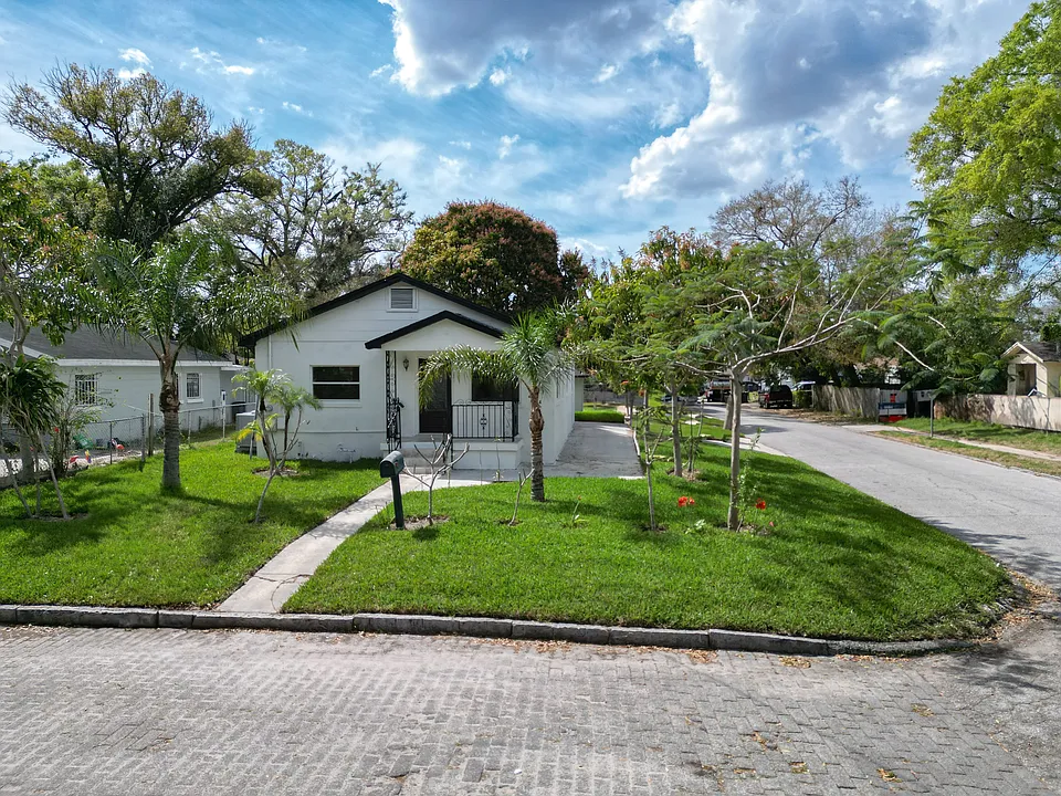 4024 N Seminole Ave