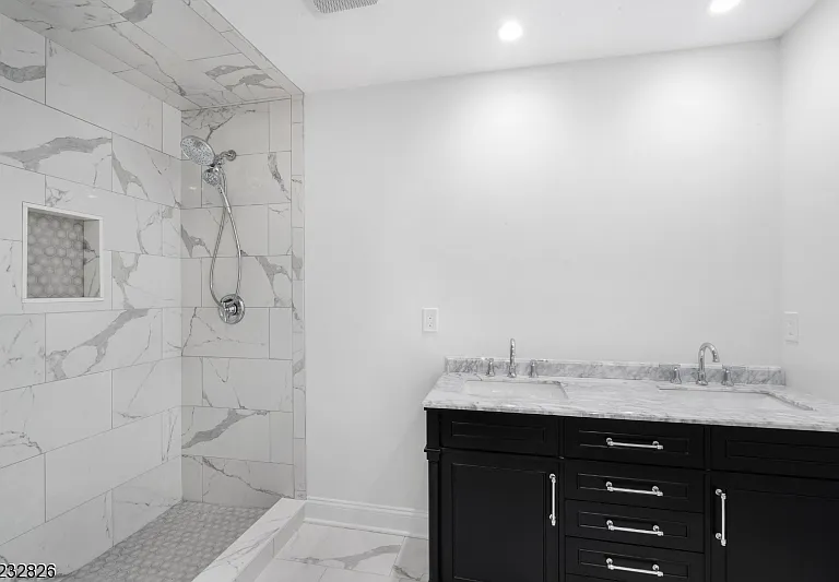 318 Main St — Photo 10
