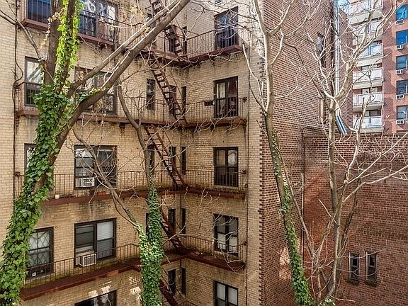 5th image of 1560 York Ave APT 3B