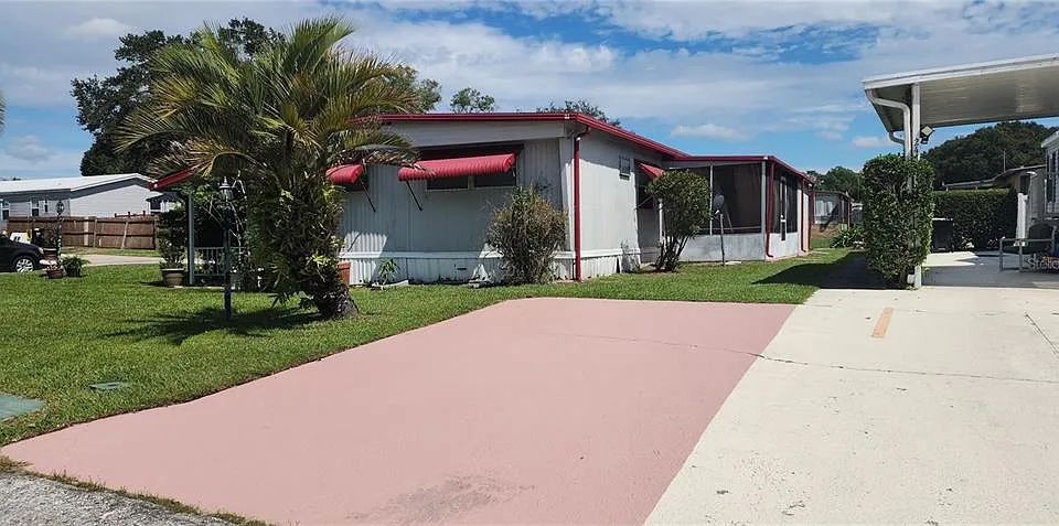 18 Forest Dr