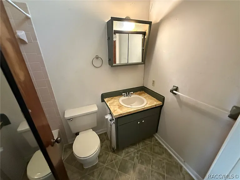 2316 Colby St — Photo 11