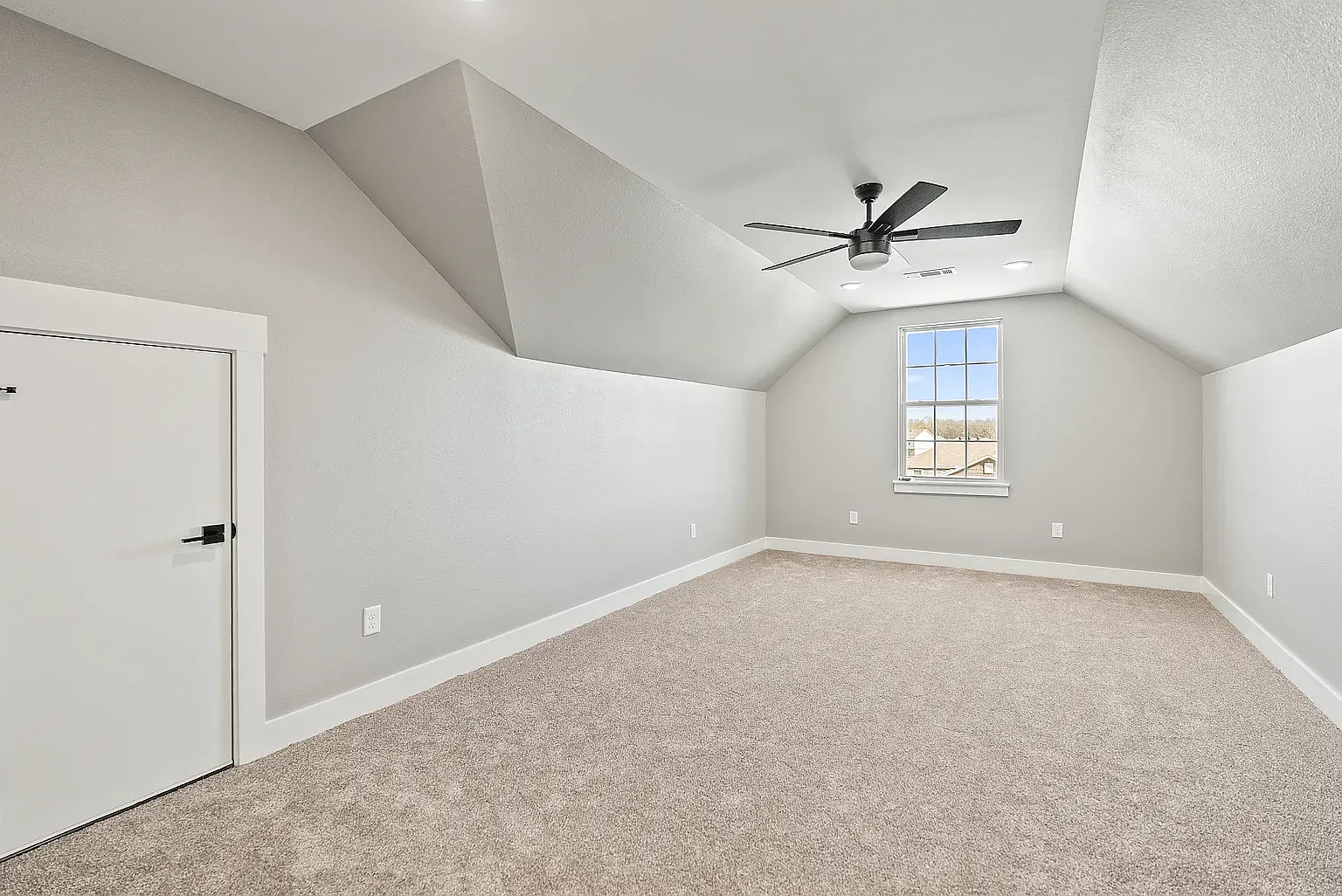 4 bed, 2336 sqft, $2,600 — Photo 4