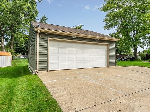 4th image of 441 Forest Hill Dr