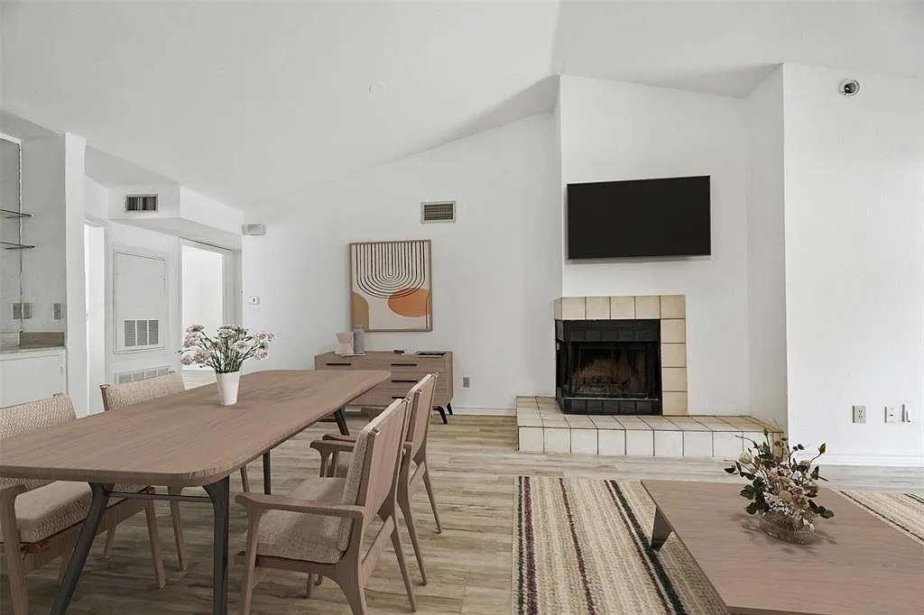 2 bed, 2.0 bath, 1060 sqft, $1,450 — Photo 2
