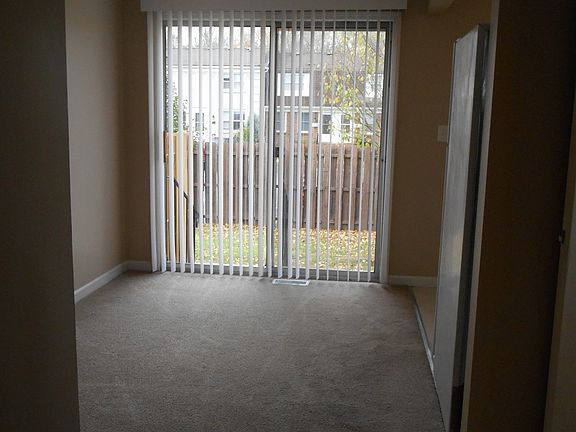 3rd image of 125 Creekside Dr