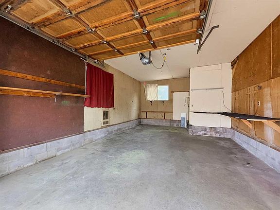 4th image of 207 NW Deer Ridge Way SE