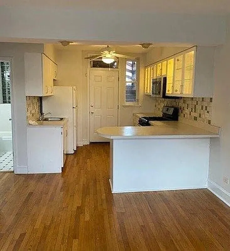 2 bed, 1.0 bath, 1000 sqft, $1,586 — Photo 3