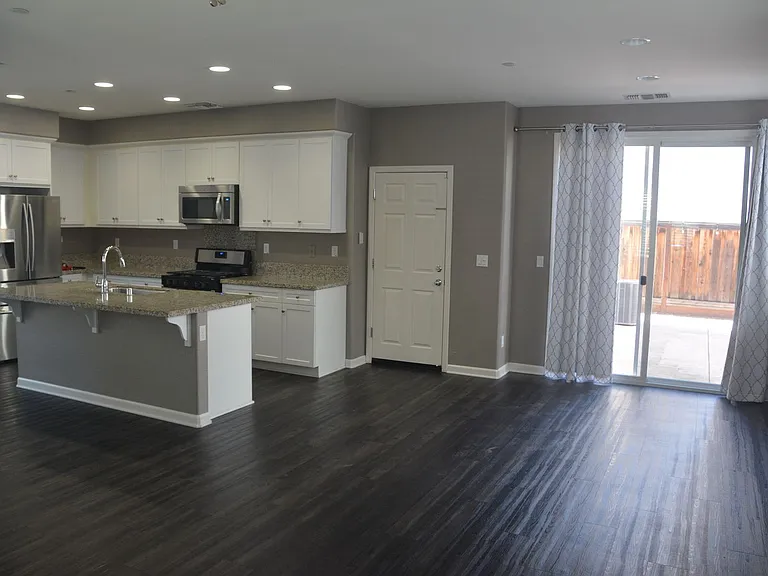 321 Macarthur Way — Photo 7
