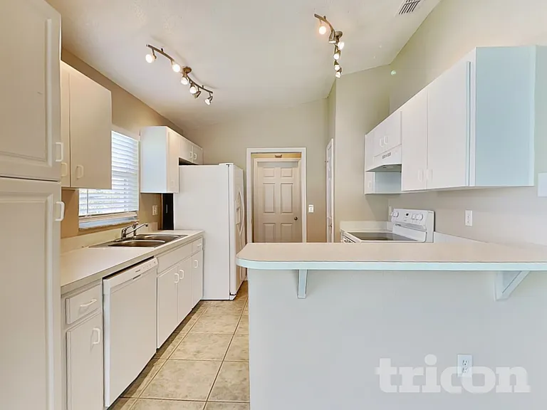 7641 Manor Dr — Photo 5