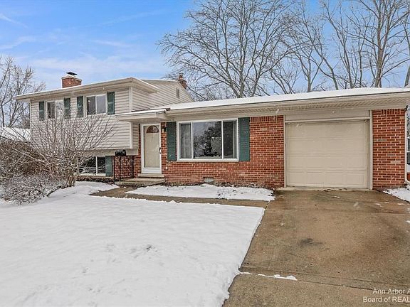5th image of 709 Leona Dr
