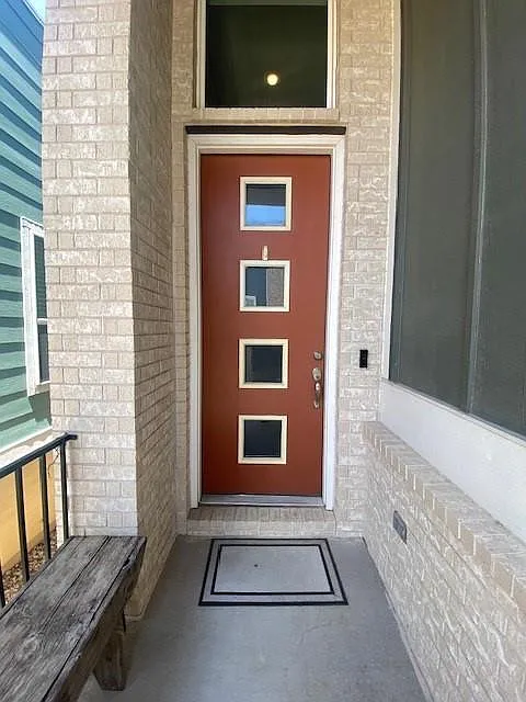 3 bed, 2.5 bath, 2176 sqft, $2,700 — Photo 3