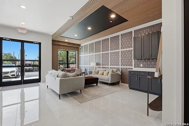 South Hausman Condos — Photo 2