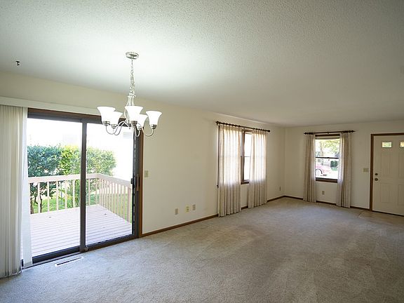 Living room / dining room