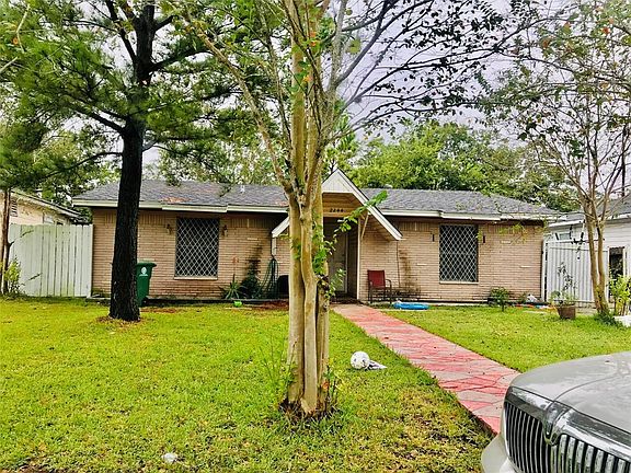 2nd image of 2244 Des Jardines St
