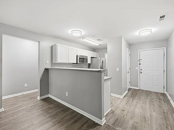 3rd image of 1801 Trailwood Heights Ln Unit 104