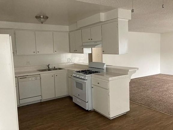 2nd image of 8202 Ashgrove Dr APT 9