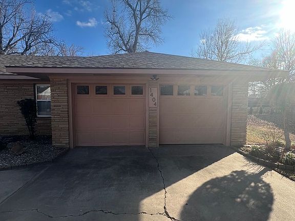 3rd image of 1404 Melrose Dr