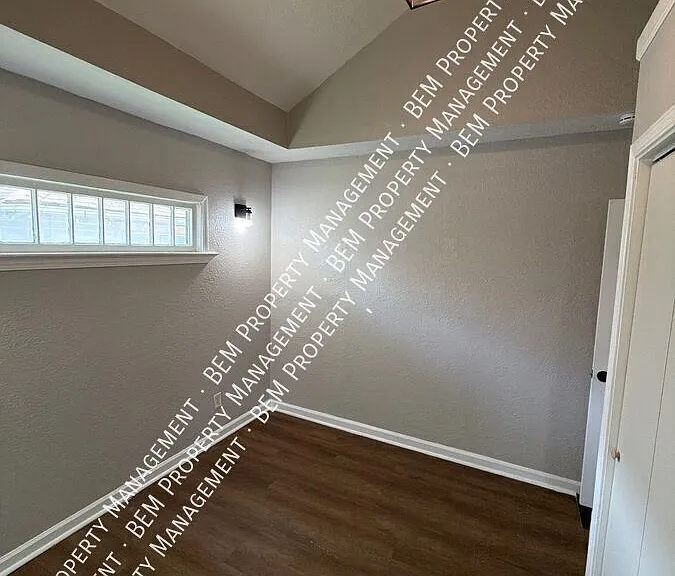 6932 Brooklyn Ave — Photo 4