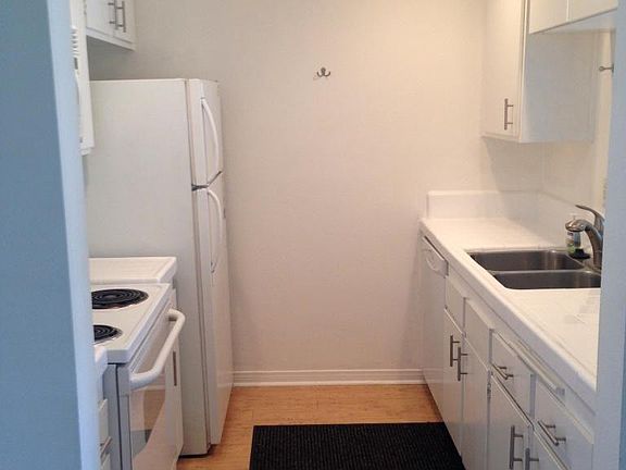 4th image of 5460 White Oak Ave Unit E333