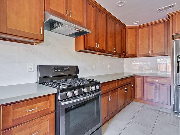 4th image of 328 Angel Ave