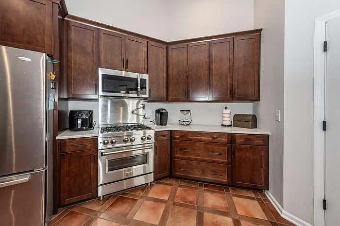 136 Oak Bluff Rd — Photo 11