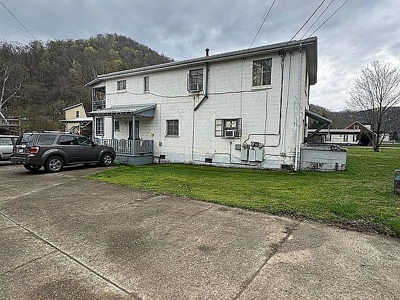 3rd image of 662 Campbells Creek Dr