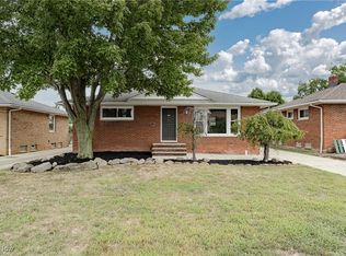 801 Pendley Rd, Willowick, OH 44095