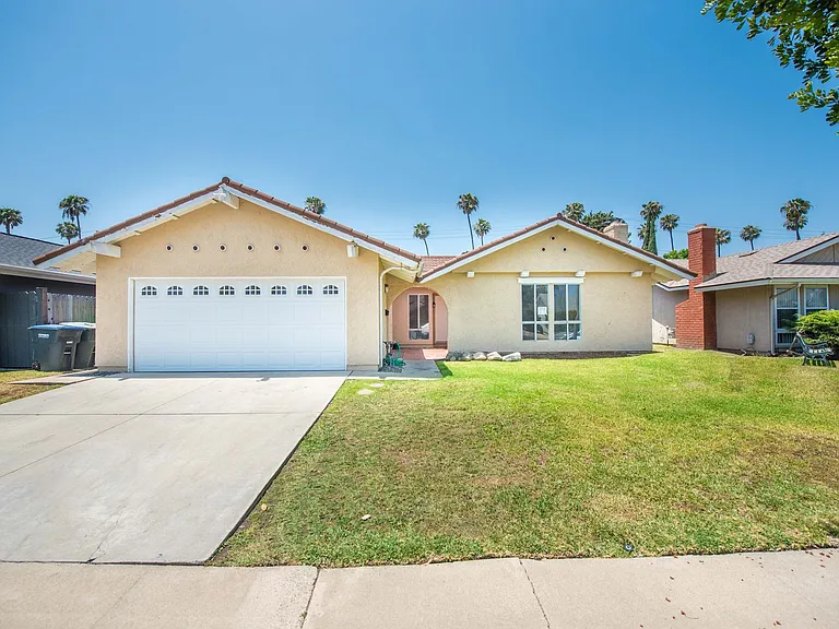 3069 Hayes Ave — Photo 2
