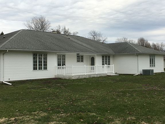 Back partially covered deck 