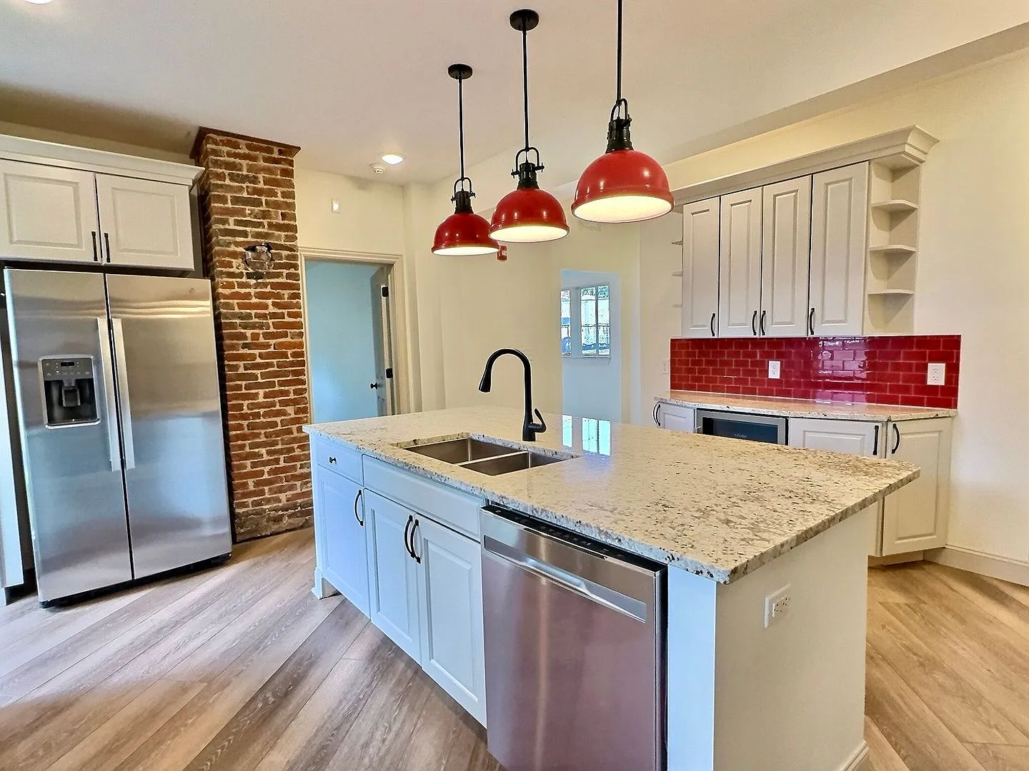**August 2028** HUGE 8 Bed 6 Bath !! Fully Remodeled!! — Photo 4