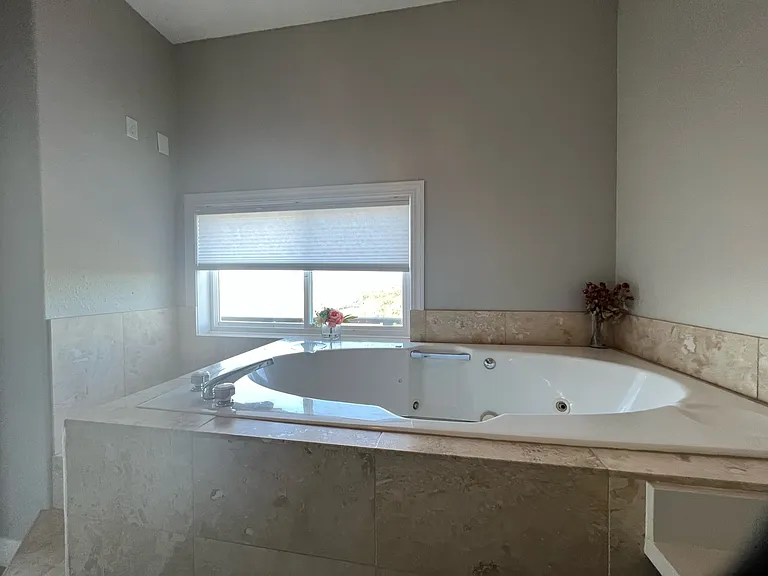 bathtub. Jacuzzi jets don't work currently.