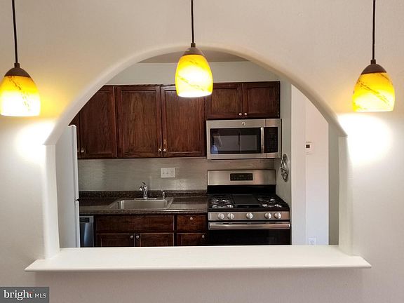 3rd image of 7600 Savannah St APT 204